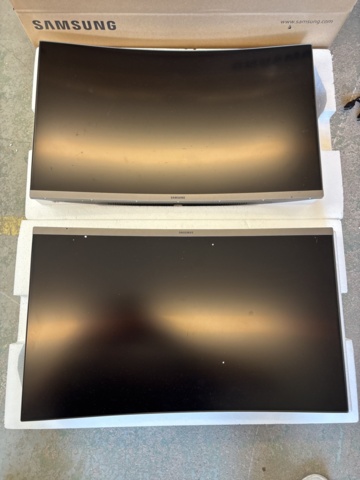 1408551-2 Bildskärmar 3 st Curved 27" med tillbehör - Samsung C27H800FCU