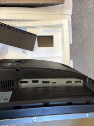 1408551-4 Bildskärmar 3 st Curved 27" med tillbehör - Samsung C27H800FCU