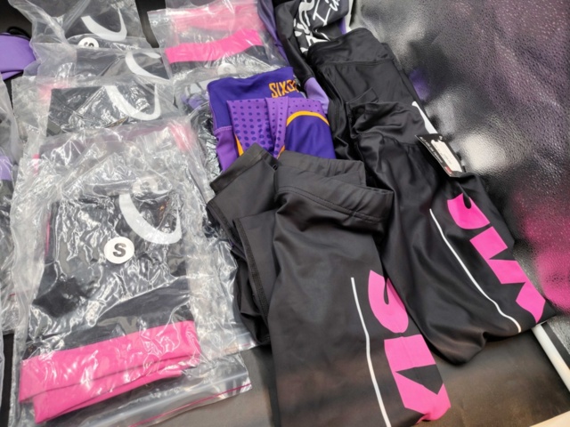 1433601-2 Träningstights, ca 20 st – Six Deuce, stl Small