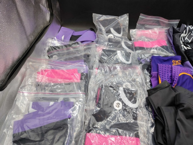 1433601-3 Träningstights, ca 20 st – Six Deuce, stl Small