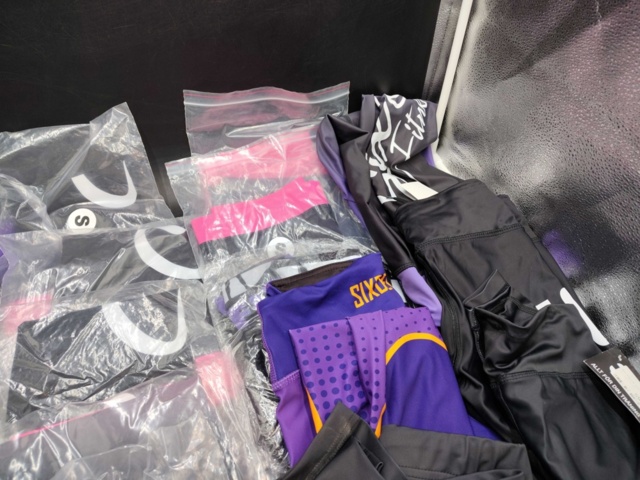 1433601-4 Träningstights, ca 20 st – Six Deuce, stl Small