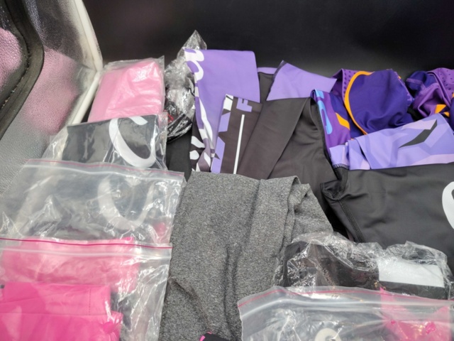 1433602-4 Träningstights, ca 20 st – Six Deuce, stl S