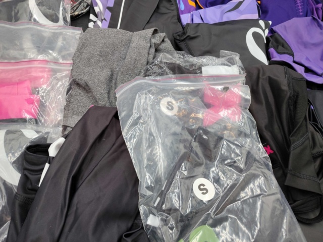 1433602-5 Träningstights, ca 20 st – Six Deuce, stl S