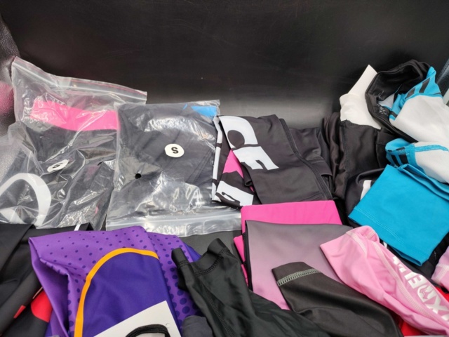 1433603-3 Träningstights, ca 20 st – Six Deuce, stl S