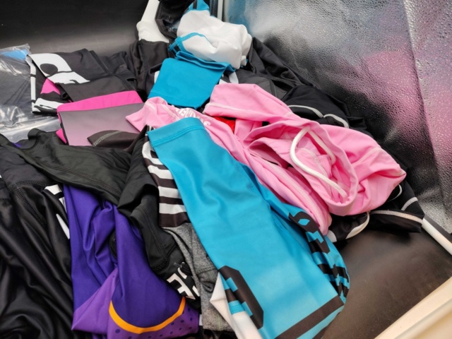 1433603-4 Träningstights, ca 20 st – Six Deuce, stl S