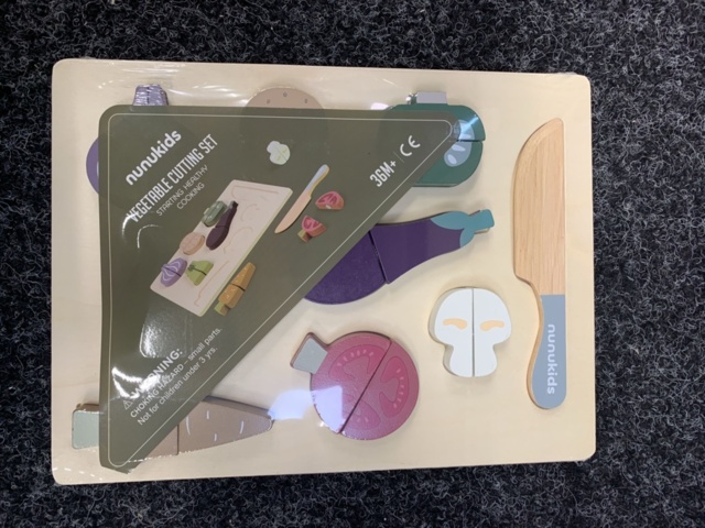 1437598-9 Badleksaker, sandformar m.m.