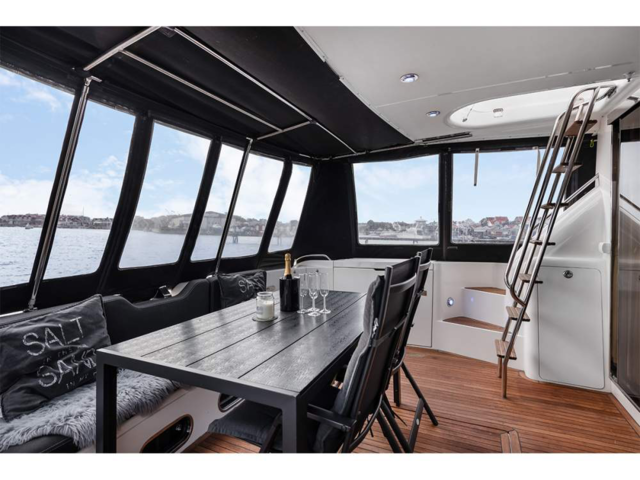 1438545-8 Luxury yacht Princess 60 Fly