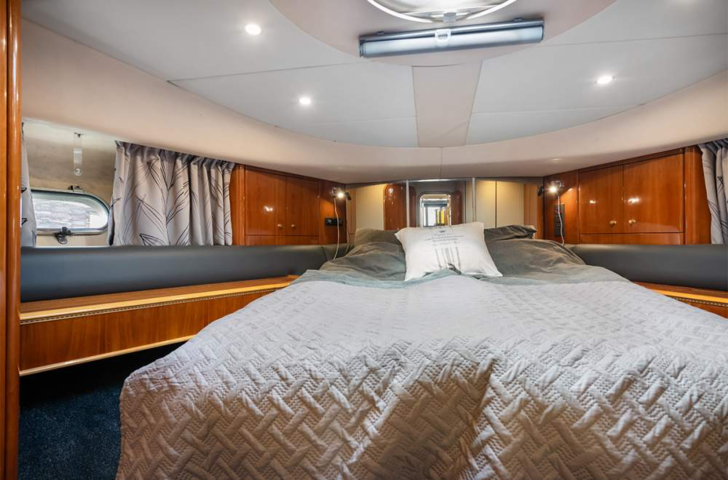 1438545-14 Luxury yacht Princess 60 Fly