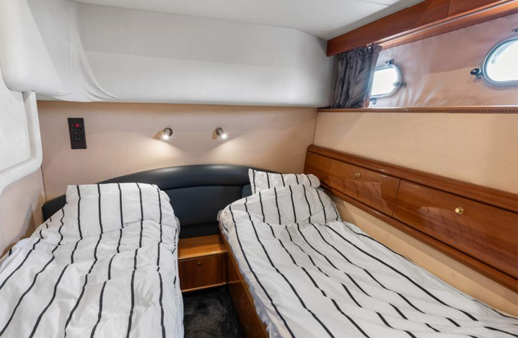 1438545-16 Luxury yacht Princess 60 Fly