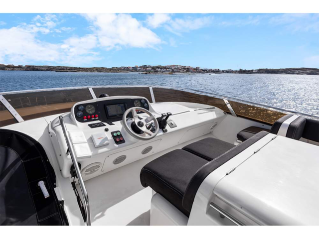 1438545-27 Luxury yacht Princess 60 Fly