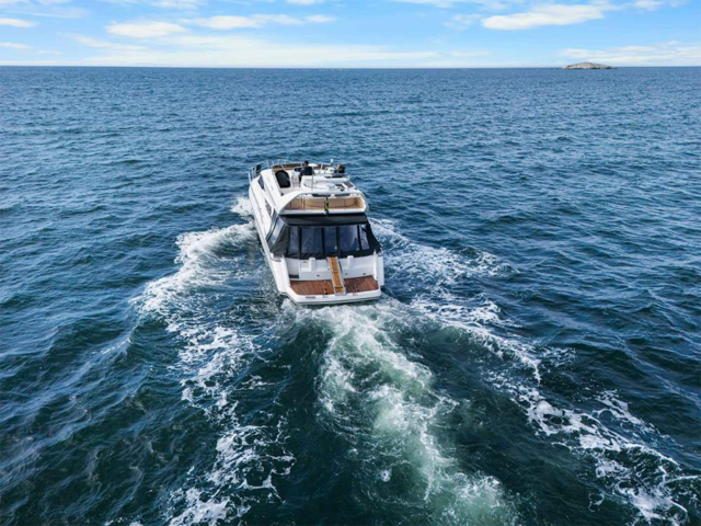 1438545-28 Luxury yacht Princess 60 Fly