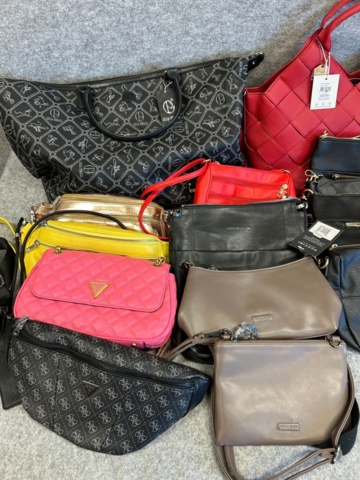 1368199-2 Lot of bags and accessories - Epic, Puccini, The Chesterfield Brand, etc.
