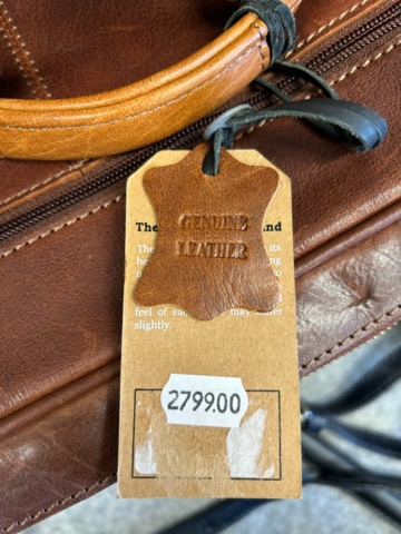 1368199-16 Lot of bags and accessories - Epic, Puccini, The Chesterfield Brand, etc.