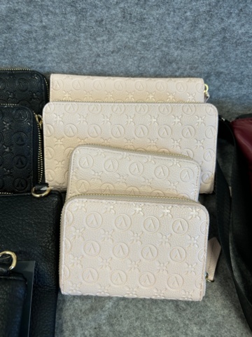 1368199-22 Lot of bags and accessories - Epic, Puccini, The Chesterfield Brand, etc.