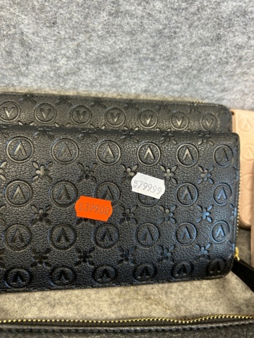 1368199-25 Lot of bags and accessories - Epic, Puccini, The Chesterfield Brand, etc.