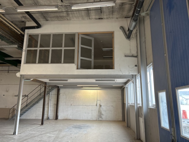 1305231-2 Entresol med trappa, stålbjälklag