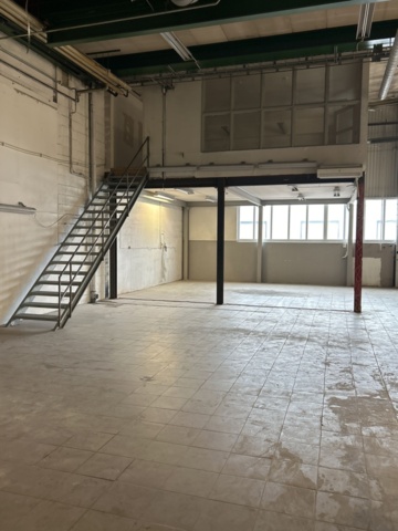 1305231-3 Entresol med trappa, stålbjälklag