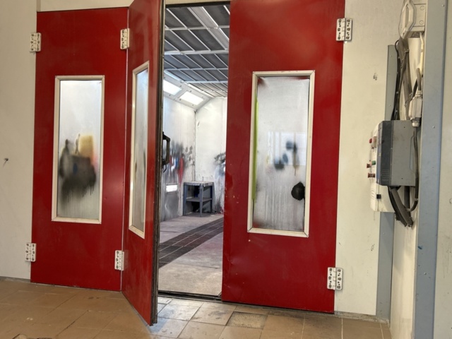 1305232-2 Komplett billackeringsanläggning med ventilationssystem och separat teknikrum