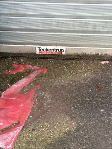 1305233-10 Tälthall om ca: 300m2 monterad mot byggnad – med portar och belysning