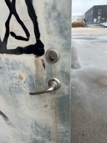 1305233-11 Tälthall om ca: 300m2 monterad mot byggnad – med portar och belysning