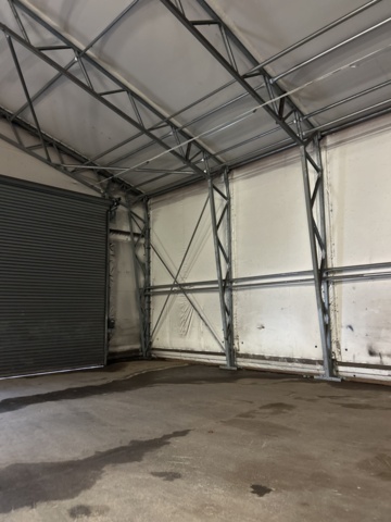 1305233-15 Tälthall om ca: 300m2 monterad mot byggnad – med portar och belysning