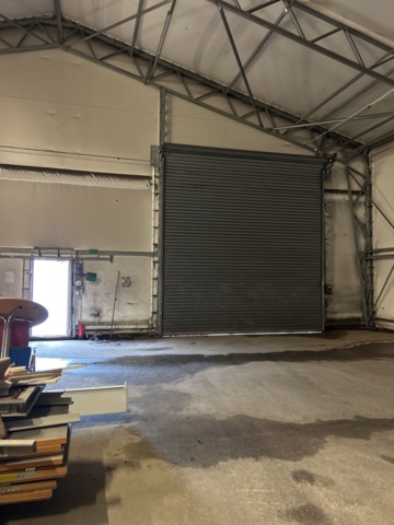 1305233-16 Tälthall om ca: 300m2 monterad mot byggnad – med portar och belysning