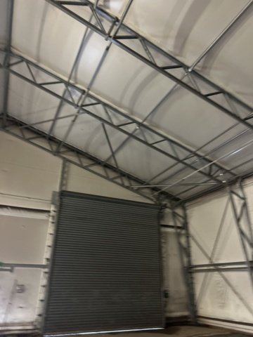 1305233-24 Tälthall om ca: 300m2 monterad mot byggnad – med portar och belysning