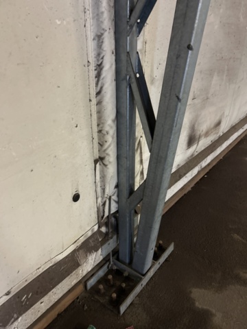 1305233-37 Tälthall om ca: 300m2 monterad mot byggnad – med portar och belysning