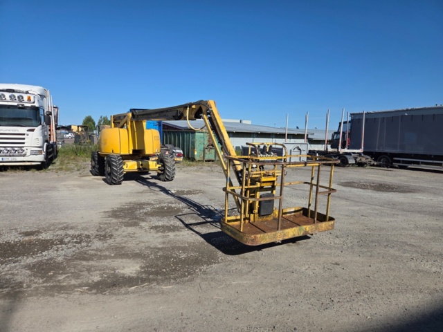1055154-4 Bomlift med arbetskorg - Haulotte HA26PX -2002 - UPPDATERAD MED BILDER