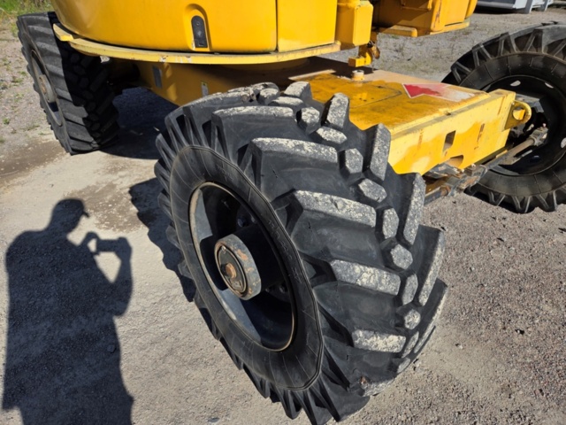 1055154-18 Bomlift med arbetskorg - Haulotte HA26PX -2002 - UPPDATERAD MED BILDER