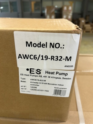 1438632-6 9 kW luft/vatten värmepump från Energy Save, ansluts till befintligt värmesystem.K64