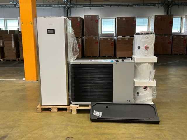 1438635-1 12 kW luft/vatten värmepump från Energy Save med stor 250L varmvattenstank L63