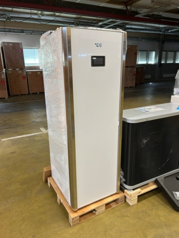 1438635-7 12 kW luft/vatten värmepump från Energy Save med stor 250L varmvattenstank L63