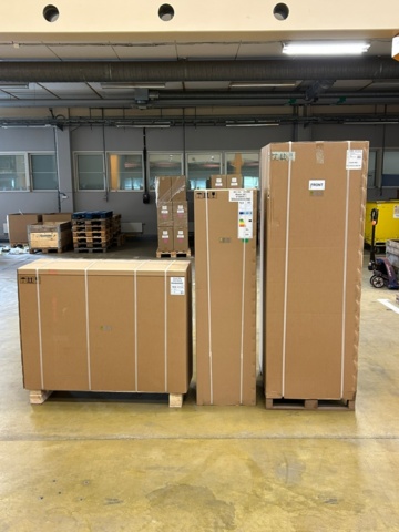 1438637-1 9 kW luft/vatten värmepump med 250L varmvattentank. Kit med rostfri bufferttank. K61