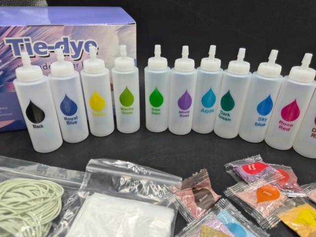 1438672-7 Tie dye-kit, 12 st - skapa egna motiv på kläder
