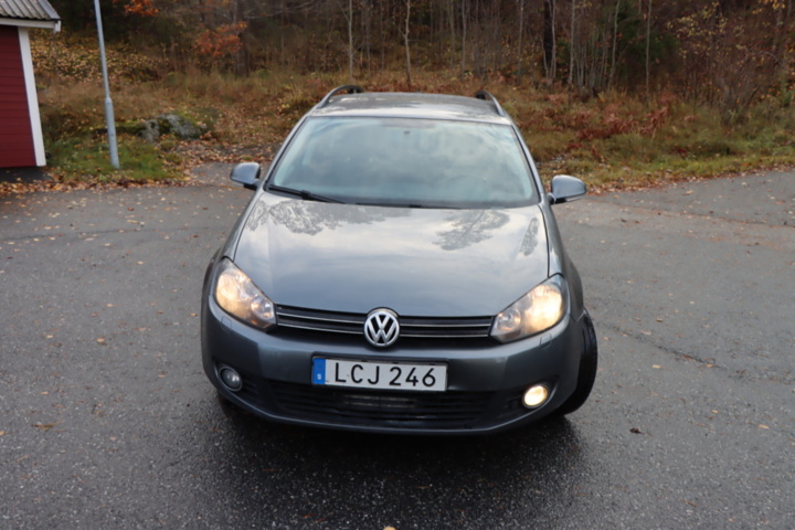 1438714-6 Volkswagen Golf Variant 1.6 MultiFuel 2011
