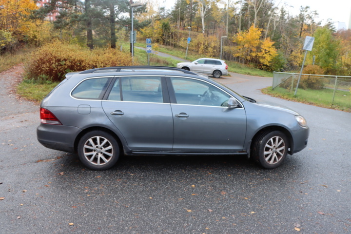 1438714-4 Volkswagen Golf Variant 1.6 MultiFuel 2011