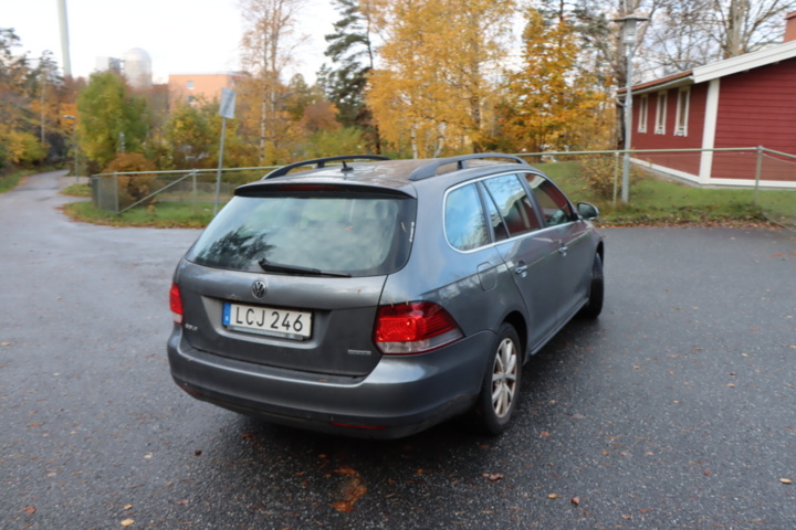 1438714-7 Volkswagen Golf Variant 1.6 MultiFuel 2011