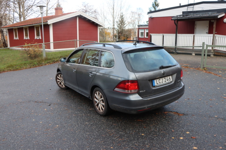 1438714-9 Volkswagen Golf Variant 1.6 MultiFuel 2011