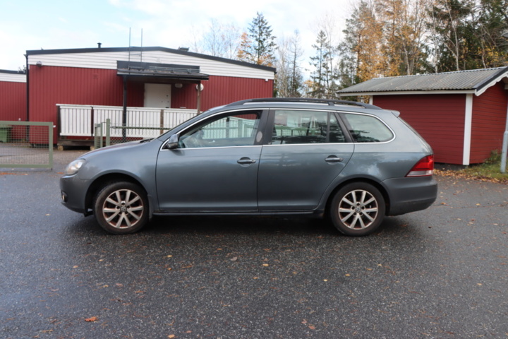 1438714-11 Volkswagen Golf Variant 1.6 MultiFuel 2011