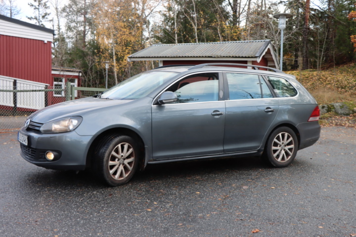 1438714-13 Volkswagen Golf Variant 1.6 MultiFuel 2011