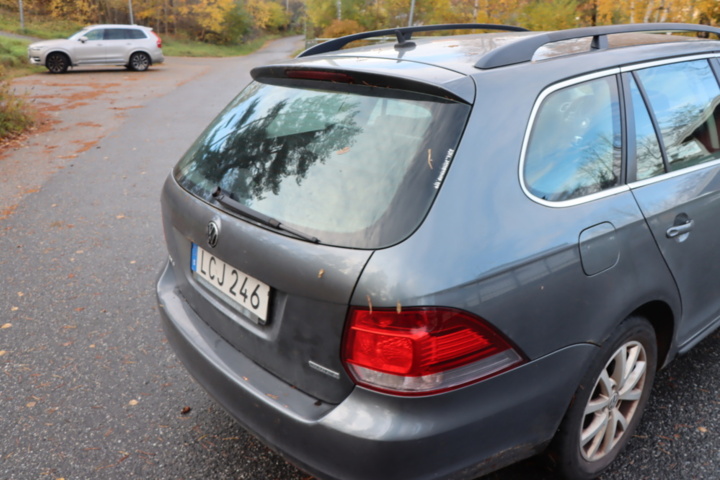 1438714-24 Volkswagen Golf Variant 1.6 MultiFuel 2011