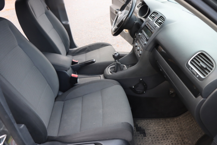 1438714-26 Volkswagen Golf Variant 1.6 MultiFuel 2011