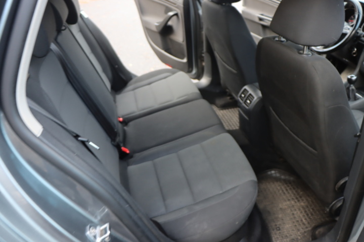 1438714-27 Volkswagen Golf Variant 1.6 MultiFuel 2011