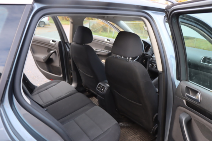 1438714-29 Volkswagen Golf Variant 1.6 MultiFuel 2011