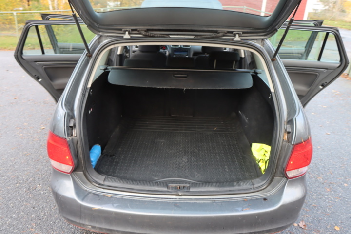 1438714-30 Volkswagen Golf Variant 1.6 MultiFuel 2011