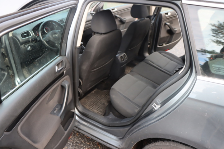 1438714-31 Volkswagen Golf Variant 1.6 MultiFuel 2011