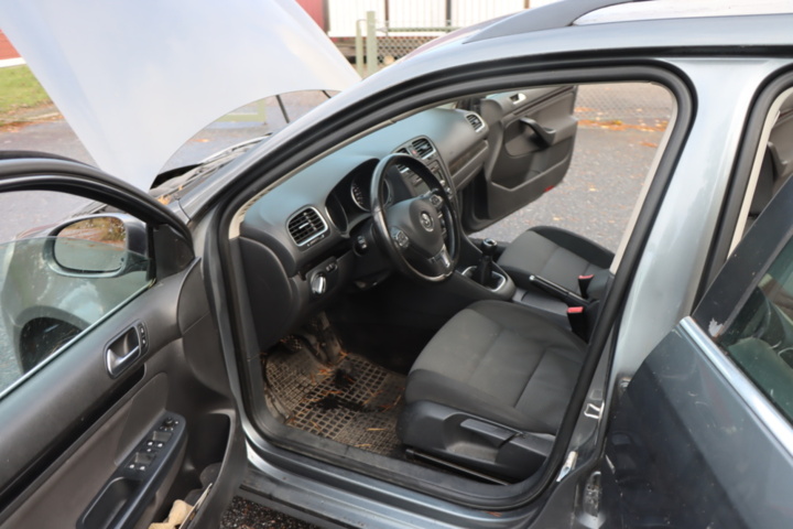 1438714-34 Volkswagen Golf Variant 1.6 MultiFuel 2011