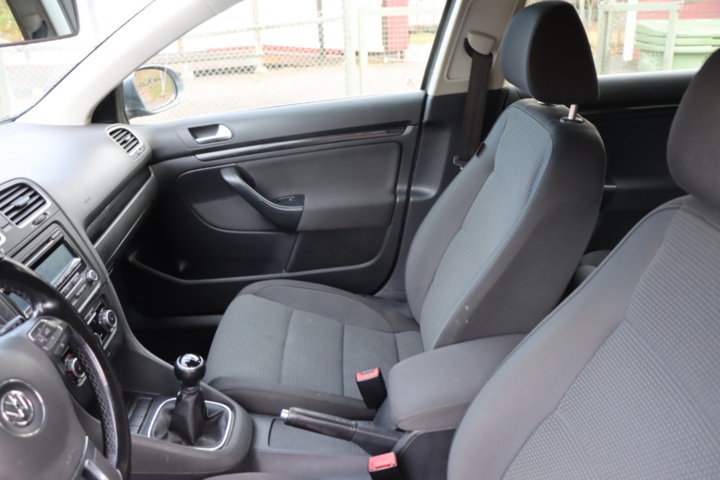 1438714-38 Volkswagen Golf Variant 1.6 MultiFuel 2011