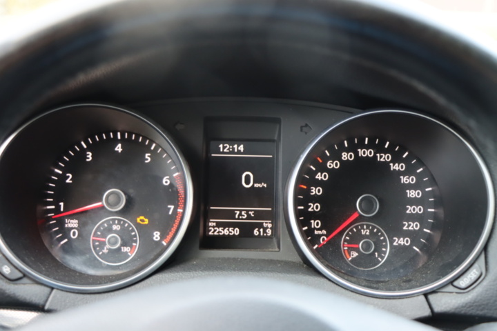 1438714-32 Volkswagen Golf Variant 1.6 MultiFuel 2011